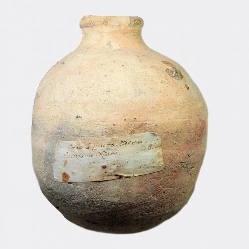 Mesopotamian Early Dynastic pottery vase from Mari
