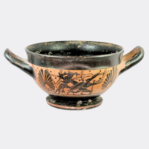 Greek Attic black figure skyphos depicting Herakles in battle
